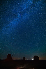 Naklejka premium Monument Valley Night Star Milky Way Arizona