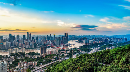 Naklejka premium Nocny widok na architekturę Chongqing i panoramę miasta.