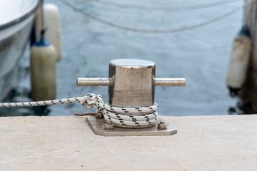 rope binding pole for boats