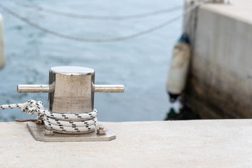 rope binding pole for boats