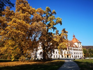 Graz Schloss Eggenberg im Herbst