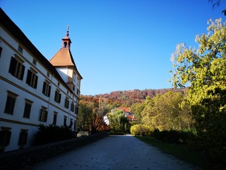 Fototapeta na wymiar Graz Schloss Eggenberg im Herbst