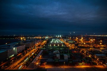 Fototapeta na wymiar 東京・お台場のコンテナターミナルの夜景
