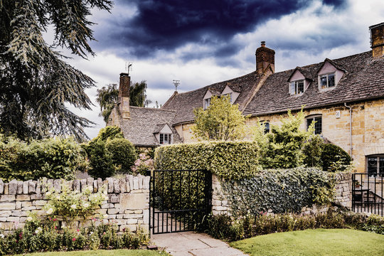 Broadway Cotswold Village Houses And Cottages