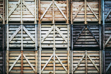 Caisses en bois dans un entrepôt de stockage