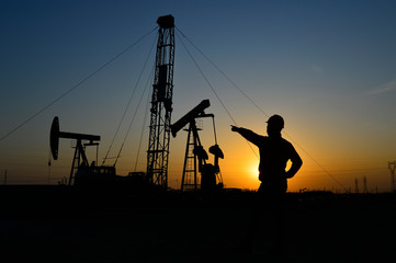 Fototapeta na wymiar The oil workers in the job