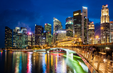   Photos Singapore financial district skyline at Marina bay on twilight time 