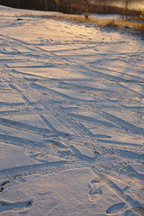 traces neige route glissante transport hiver verglas