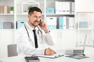 Fototapeta premium Male doctor working in clinic