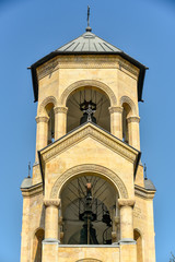Fototapeta premium Around view of The Holy Trinity Cathedral of Tbilisi (Sameba) and buildings in old Tbilisi