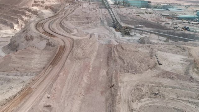 [HD3840 x 2160] 29,97 fps EARTHWORKS SITE PLATFORM ROADS DEMOLITION