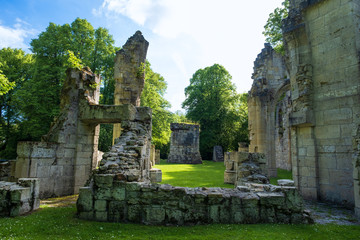 Die Ruinen der im 1. Weltkrieg zerstörten Kirche Saint-Pierre bei Montfaucond'Argonne/Frankreich