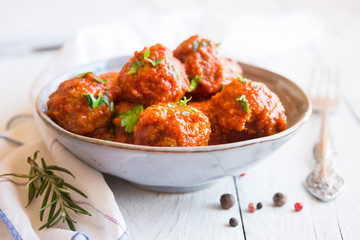 Homemade meatballs with tomato sauce and parsley in a bowl - obrazy, fototapety, plakaty