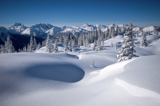 Frisch verschneite Winterlandschaft in den Alpen (Vorarlberg, &Ouml;sterreich, Muttj&ouml;chle)