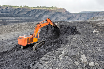 Coal mining with a hydraulic excavator.