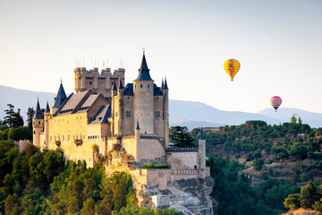 Hot air balloon festival in Segovia, Spain - obrazy, fototapety, plakaty