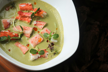 Crab meat with green curry sauce