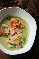 Crab meat with green curry sauce