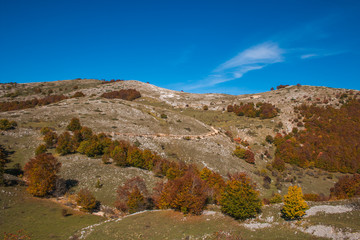 Fototapeta na wymiar Autumn view of Passo Godi near Scanno in Abruzzo