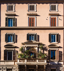 Fototapeta na wymiar facade of Rome building. Italian architecture. Italy