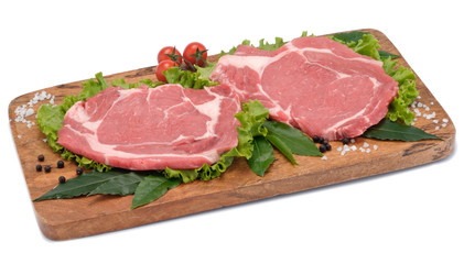 Fiorentine di manzo senza osso su tagliere di legno