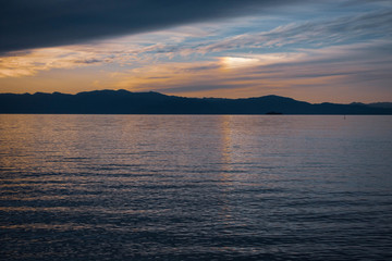 琵琶湖と空に出た幻日です