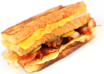 Sandwich doble huevo jamon y queso