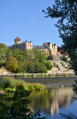 Obraz premium Bernburg Saale, view over the river Saale to the historical castle