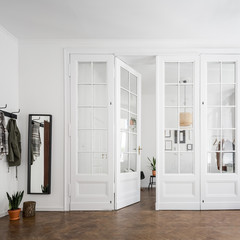 Fototapeta premium Apartment interior with open doors