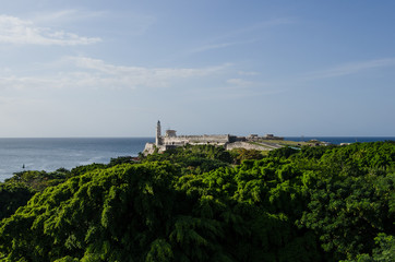 Fototapeta na wymiar キューバハバナ　モロ城のある景色