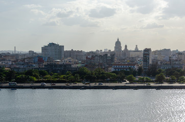 Fototapeta na wymiar キューバハバナ　旧市街の町並み