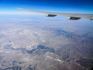 Obraz premium Airplane wing in flight