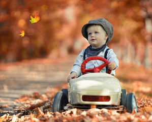 lachen im Herbst im Park