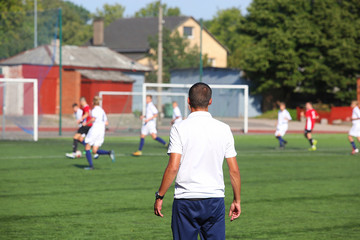 Obraz premium Football coach watching the match
