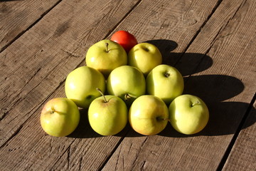 Billiards and pyramid of apples.