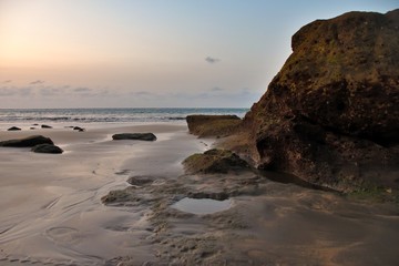 Fototapeta na wymiar El Medano, rocks and puddles at low tide
