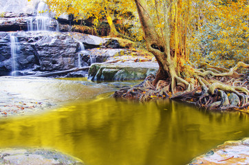 Fototapeta na wymiar Pang Sida waterfall