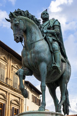 Obraz premium FLORENCE, TUSCANY/ITALY - OCTOBER 19 : Equestrian statue of Cosimo I – Giambologna in Piazza della Signoria Florence on October 19, 2019