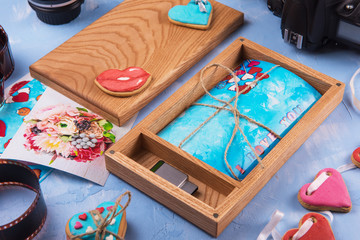 Fototapeta premium Wooden photo box with photo for Wedding Day. Romantic love, and wedding day concept.