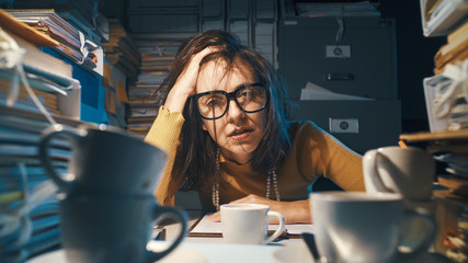 Stressed exhausted businesswoman working at night - obrazy, fototapety, plakaty