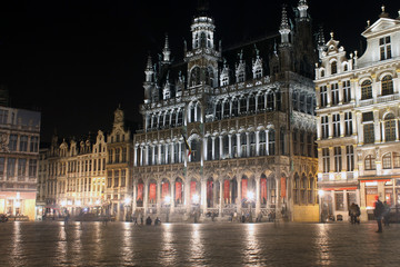 Fototapeta na wymiar Night view of Grand Place of Bruxelles