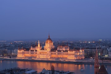 Fototapeta na wymiar hungarian parliament in budapest