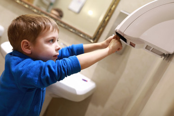 Fototapeta na wymiar Child drying his hands