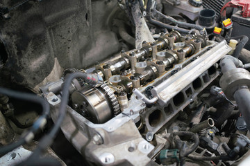 Photo of the car engine compartment with the engine valve cover removed