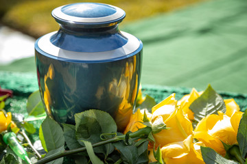 Urn with yellow roses, at an outdoor funeral - obrazy, fototapety, plakaty