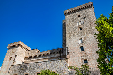 Il castello medievale dell'antico borgo di Narni. Umbria, Terni, Italia. I muri di pietra e le...