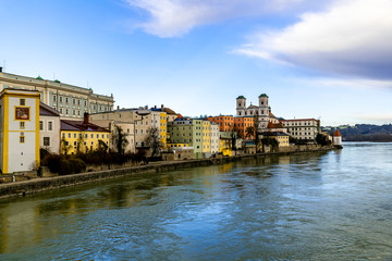 Fototapeta premium The wonderful promenade of Passau in winter