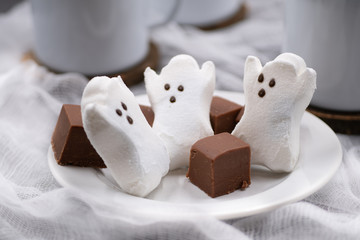 Chocolate fudge and marshmallow ghosts on a plate