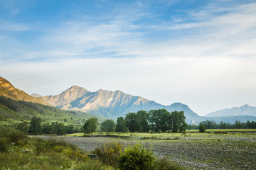 Obraz premium Green mountain valley landscape