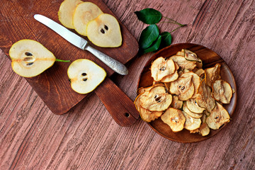 Cinnamon pear chips with fresh pears . Space for text.  Healthy snack. Homemade pear chips. Organic pear chips. Dried fruits. Healthy sweet snack. Dehydrated and raw food.